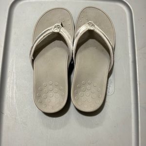 Womens Vionic 9 Wide sandal